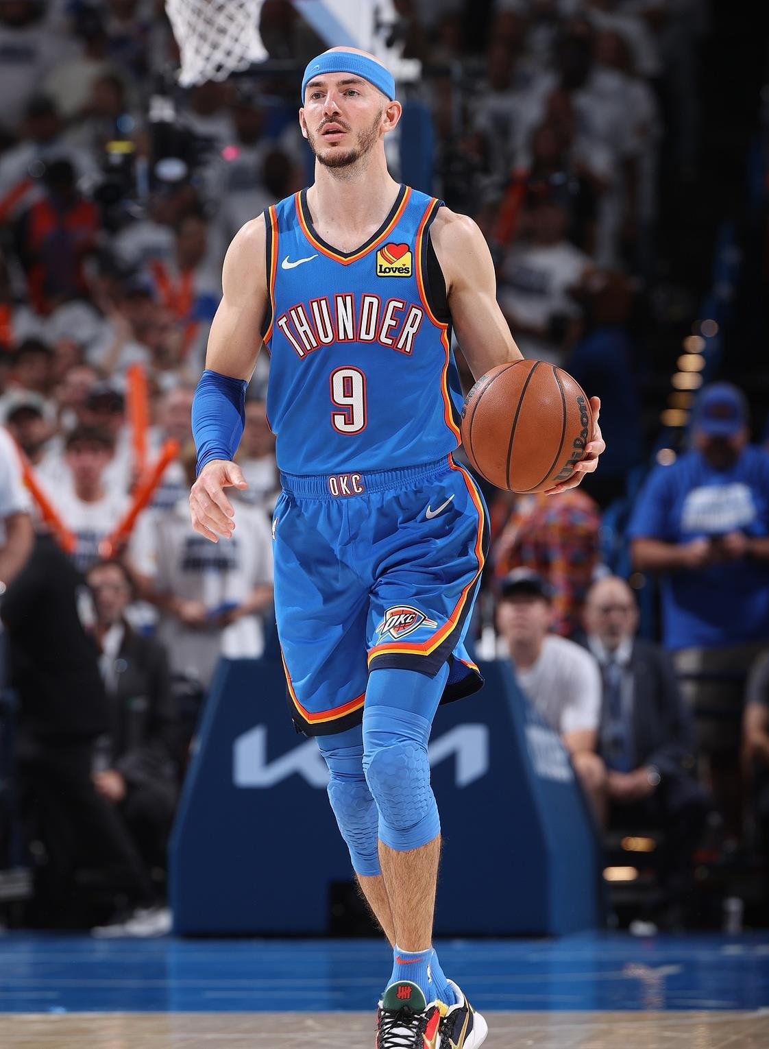 俄克拉荷马雷霆训练开放日，窗口期伤情更新引欢呼，英超在即，年轻球员得到机会的简单介绍